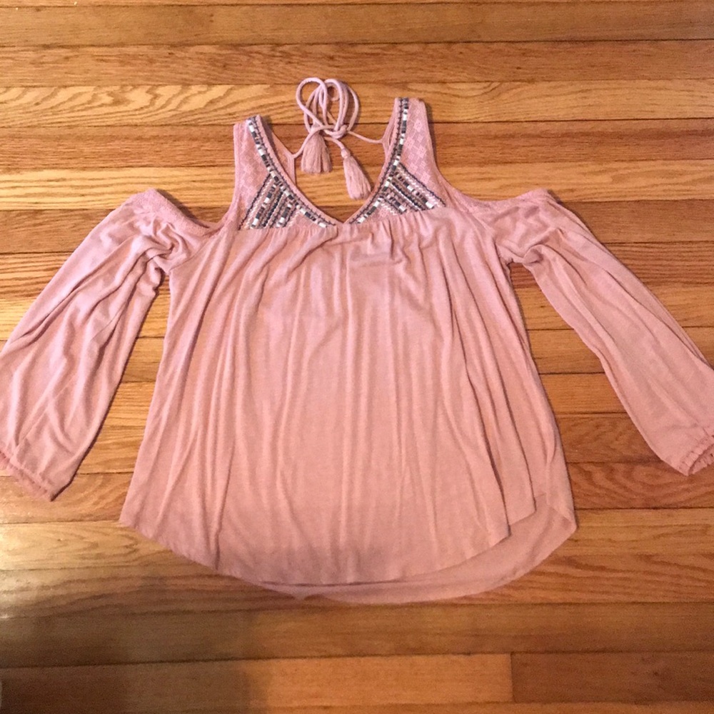 Cute off the shoulder shirt!!